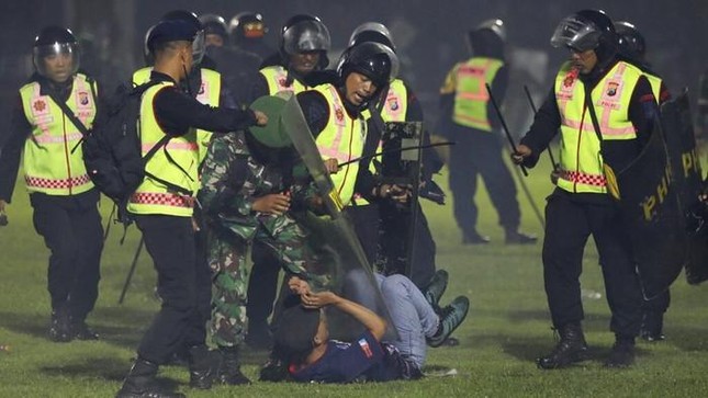FIFA đến trực tiếp thị sát, chuẩn bị ban hành án phạt dành cho Indonesia? ảnh 2