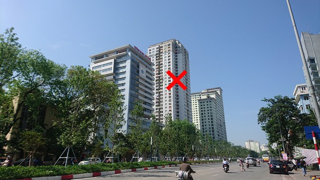 Bị tạm đình chỉ, chung cư 'đất vàng' vẫn chây ì khắc phục vi phạm ảnh 1