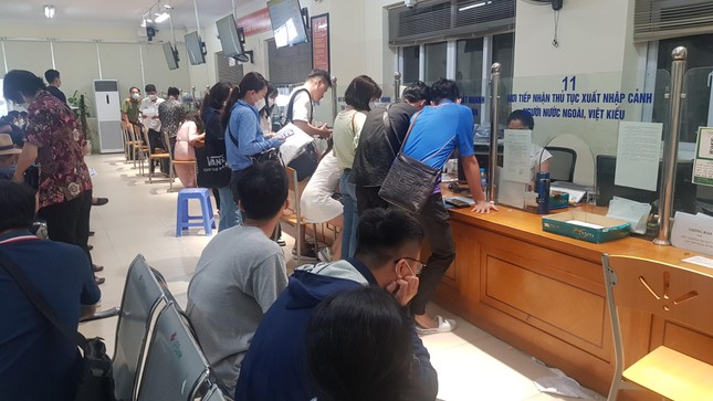'Cò' hộ chiếu tại Hà Nội, Bài cuối: Chìa khóa 'cửa số 1' ảnh 1