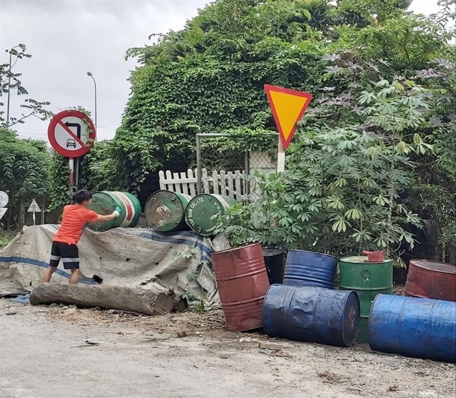 Từ sự cố nước sạch sông Đà: Dầu thải mua bao nhiêu cũng có ảnh 1