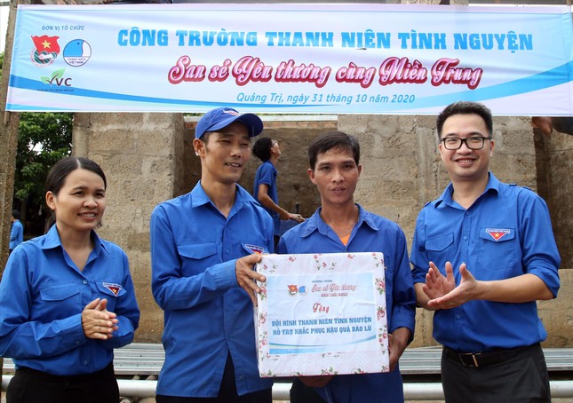 Tuổi trẻ chung tay khắc phục hậu quả mưa bão ảnh 1