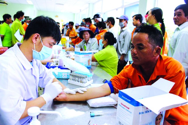 VWS vượt qua khó khăn, chia sẻ với cộng đồng ảnh 3