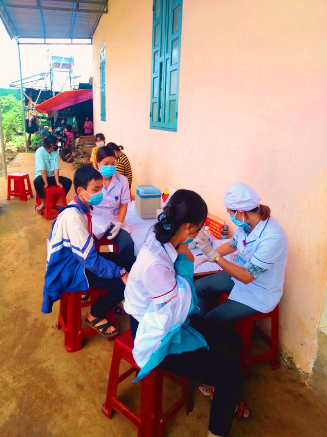 Vào tâm dịch bạch hầu Đắk Nông, chứng kiến người sợ tiêm bỏ trốn ảnh 1