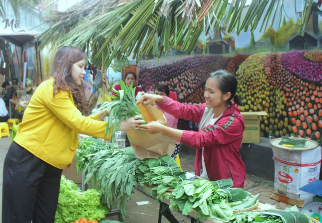 Đắk Lắk: Chợ quê lên phố để ‘Thư viện về buôn’ ảnh 3