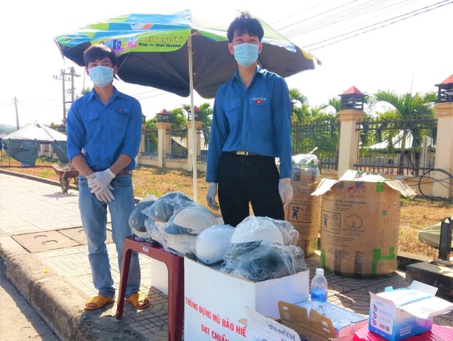 Đoàn thanh niên Tây Nguyên trực xuyên đêm, xuyên Tết ngăn dịch COVID ảnh 4