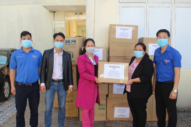 Đoàn thanh niên Tây Nguyên trực xuyên đêm, xuyên Tết ngăn dịch COVID ảnh 2