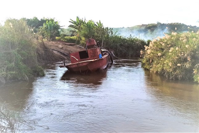 Tố cáo hút cát gây sạt lở, người dân bị dọa ‘xử đẹp’ ảnh 1