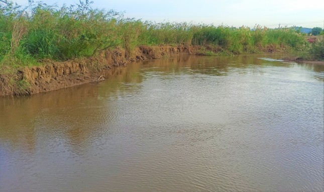 Tố cáo hút cát gây sạt lở, người dân bị dọa ‘xử đẹp’ ảnh 2