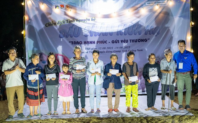 Áo xanh tình nguyện Đại học Đà Nẵng để lại nhiều ấn tượng đẹp nơi vùng sâu vùng xa ảnh 5