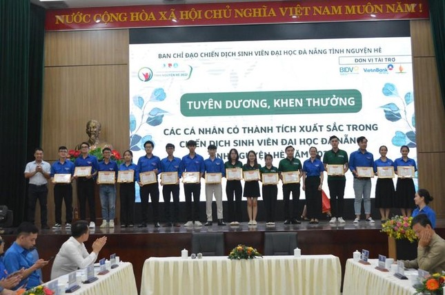 Áo xanh tình nguyện Đại học Đà Nẵng để lại nhiều ấn tượng đẹp nơi vùng sâu vùng xa ảnh 6