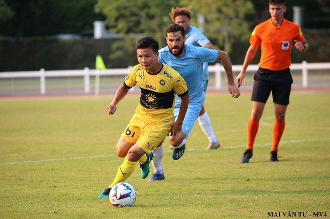  Quang Hải bắt đầu nói được tiếng Pháp và hiểu chiến thuật của Pau FC - Ảnh 2.