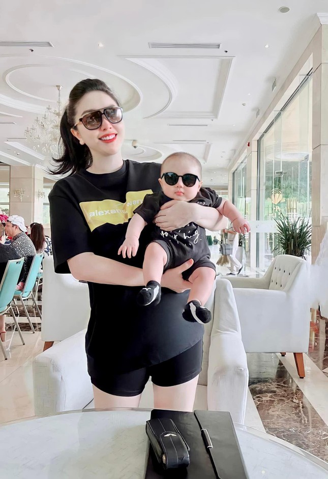 Bảo Thy khoe vòng eo phẳng lỳ sau 3 tháng sinh con, tiết lộ lý do tạm dừng sự nghiệp ảnh 6