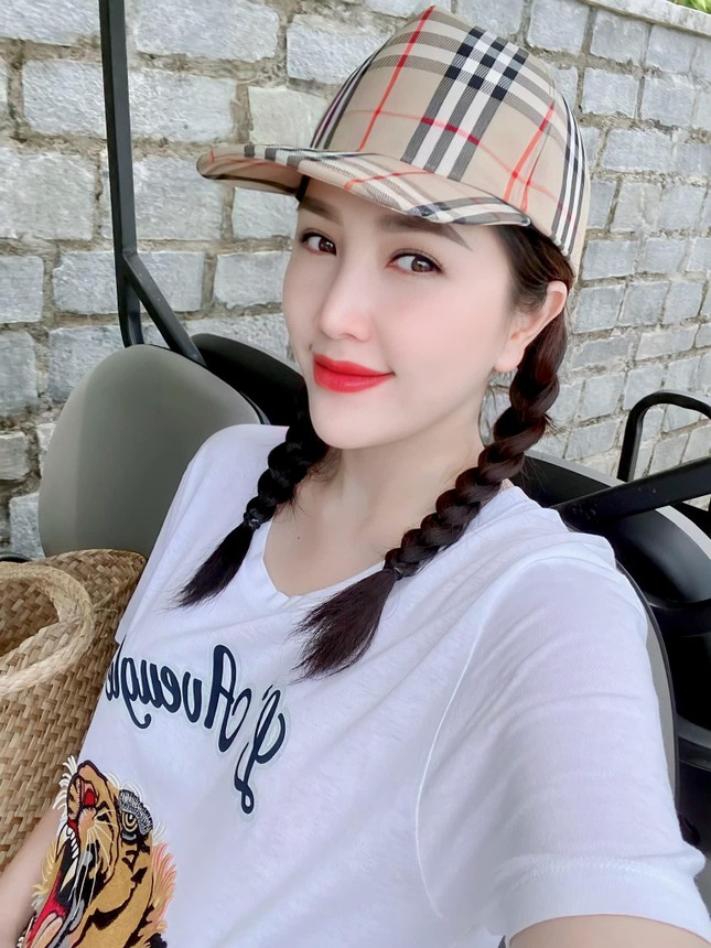 Bảo Thy khoe vòng eo phẳng lỳ sau 3 tháng sinh con, tiết lộ lý do tạm dừng sự nghiệp ảnh 1
