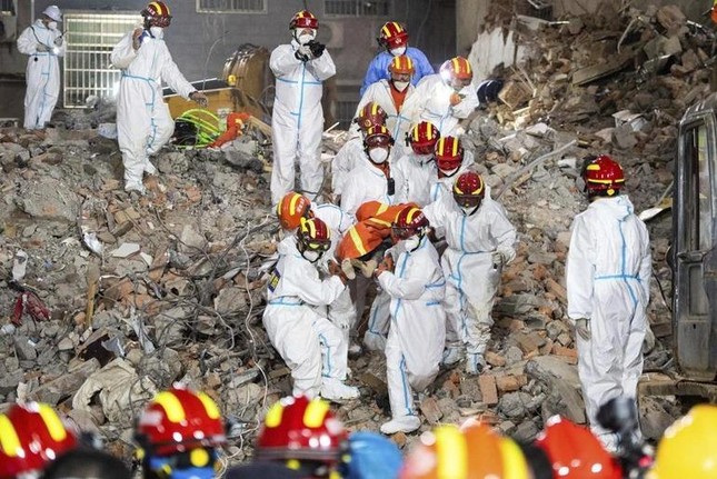 53 người thiệt mạng trong vụ sập nhà 6 tầng ở Trung Quốc ảnh 1