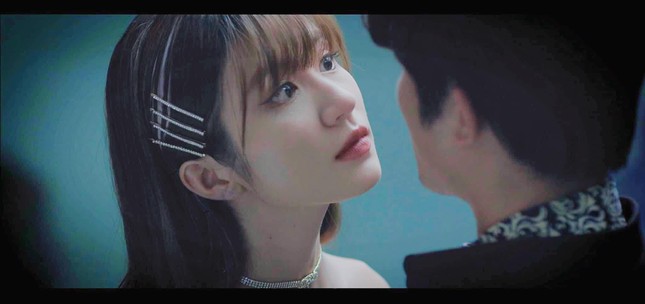 'Vân Vân ba chấm' được khen hút mắt khi 'lên đồ' gợi cảm ở 'Thương ngày nắng về' ảnh 2