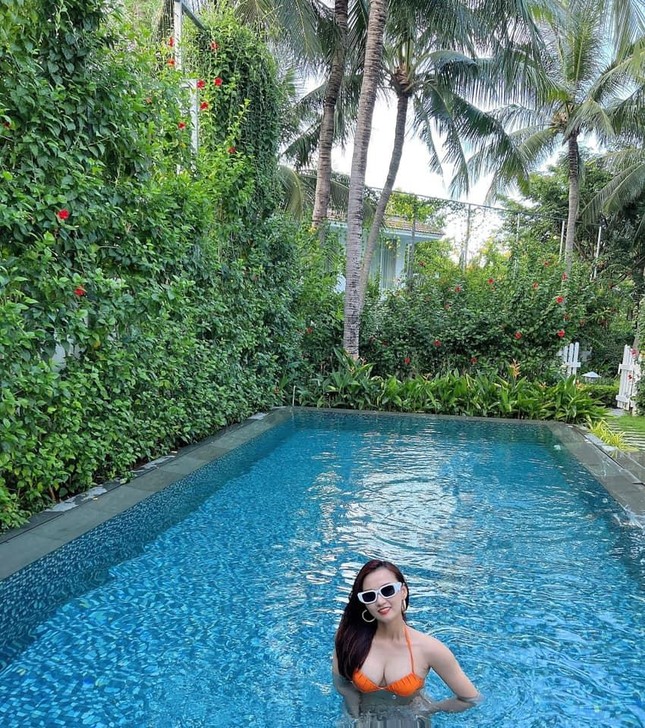 Lã Thanh Huyền, Cao Thái Hà nóng bỏng với bikini ảnh 3