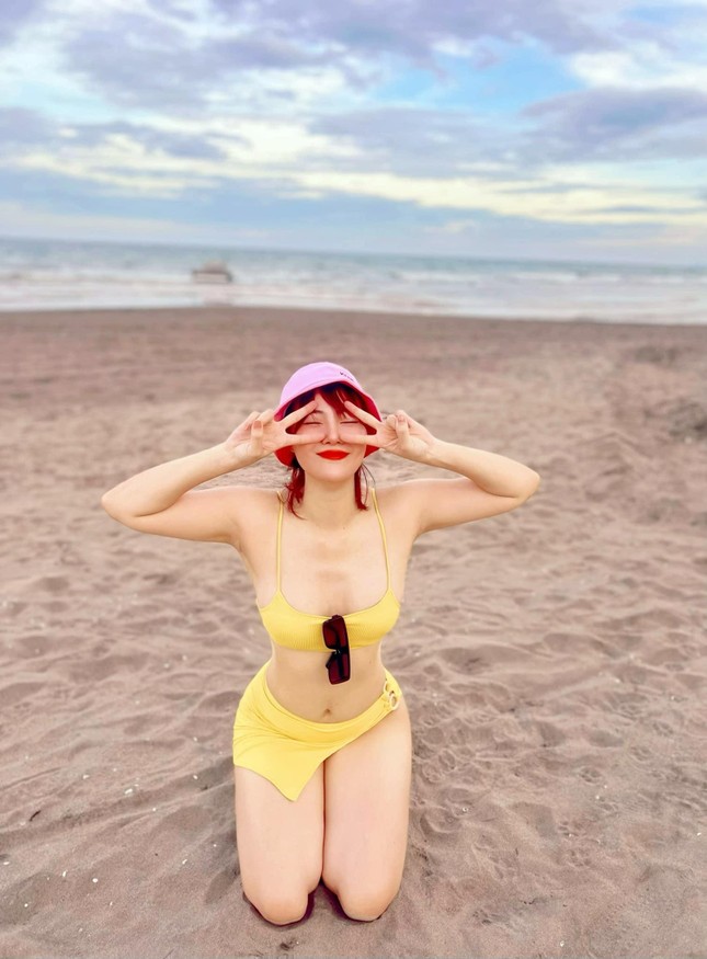 Lã Thanh Huyền, Cao Thái Hà nóng bỏng với bikini ảnh 14