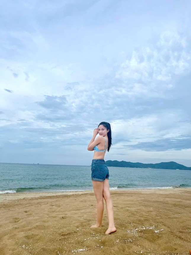 Lã Thanh Huyền, Cao Thái Hà nóng bỏng với bikini ảnh 6