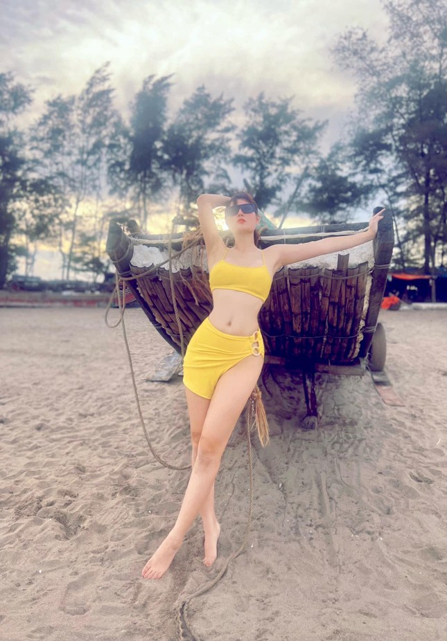 Lã Thanh Huyền, Cao Thái Hà nóng bỏng với bikini ảnh 15