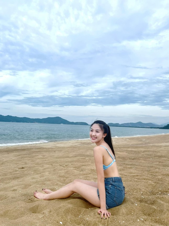 Lã Thanh Huyền, Cao Thái Hà nóng bỏng với bikini ảnh 4