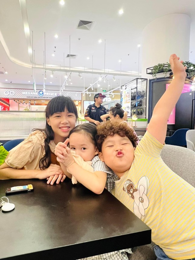 Mẹ con Sam, So (Thương ngày nắng về) bất ngờ chung khung hình cùng ca sĩ Bằng Kiều ảnh 5