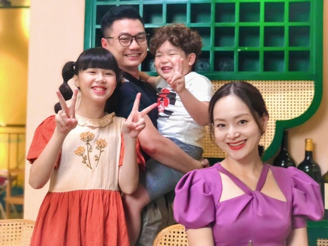 Mẹ con Sam, So (Thương ngày nắng về) bất ngờ chung khung hình cùng ca sĩ Bằng Kiều ảnh 9