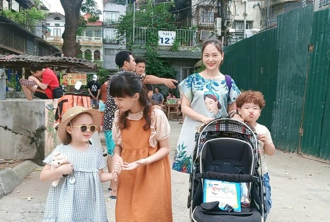 Mẹ con Sam, So (Thương ngày nắng về) bất ngờ chung khung hình cùng ca sĩ Bằng Kiều ảnh 1