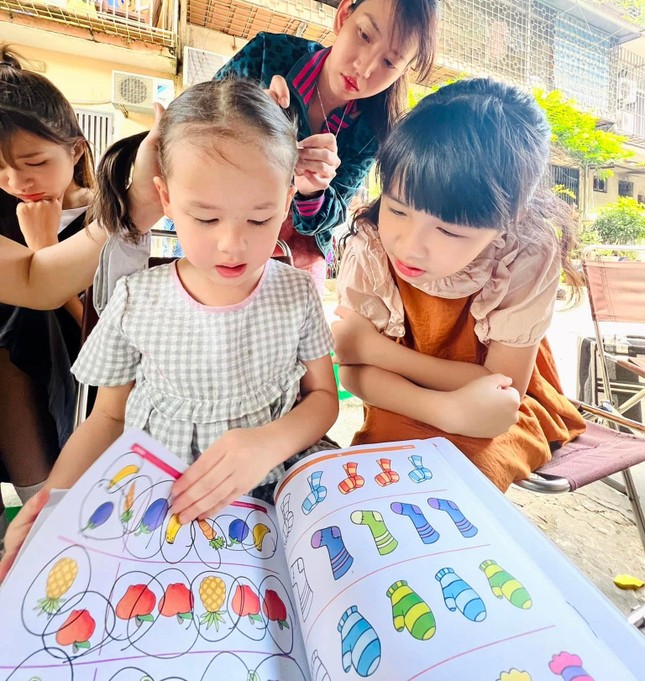 Mẹ con Sam, So (Thương ngày nắng về) bất ngờ chung khung hình cùng ca sĩ Bằng Kiều ảnh 4