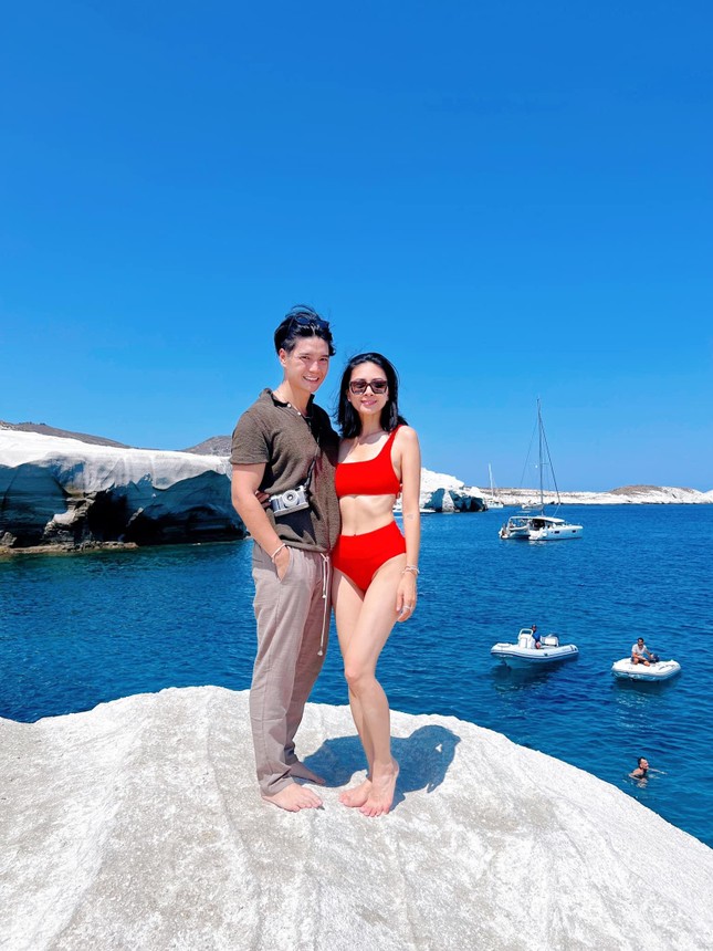 Ngô Thanh Vân diện bikini nóng bỏng bên chồng ở đảo thiên đường Milos ảnh 4