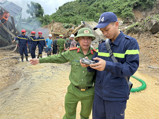 Bộ Công an điều động thêm lực lượng tìm kiếm nạn nhân vụ sạt lở đất tại Quảng Ngãi ảnh 2