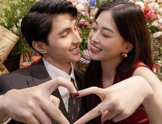 Loạt mỹ nhân Việt được cầu hôn lãng mạn gây 'sốt' ảnh 3