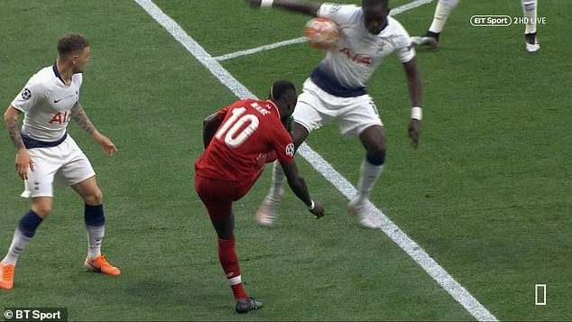 Tottenham bị phạt đền oan uổng ở chung kết Champions League? ảnh 1