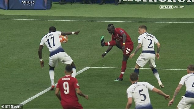 Tottenham bị phạt đền oan uổng ở chung kết Champions League? ảnh 2