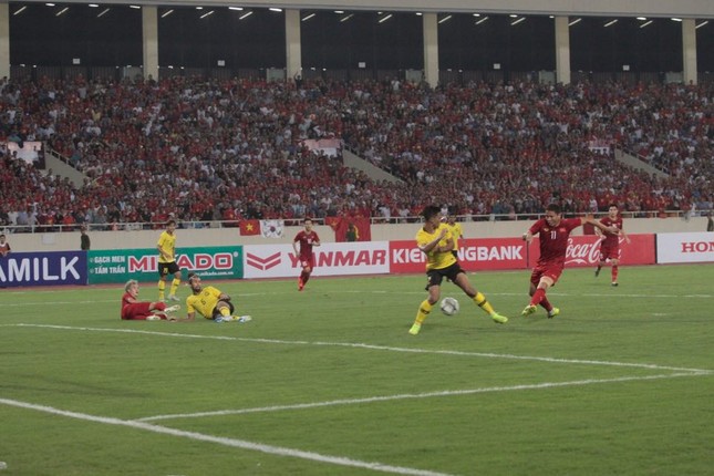 Quang Hải lập công, Việt Nam đánh bại Malaysia ảnh 35