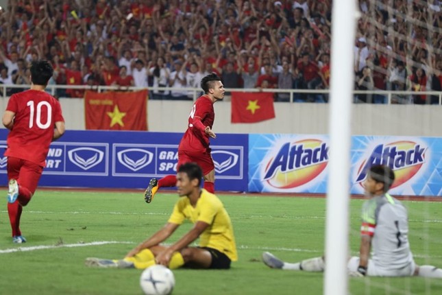 Quang Hải lập công, Việt Nam đánh bại Malaysia ảnh 29
