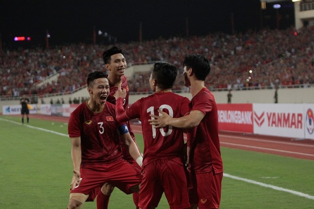 Quang Hải lập công, Việt Nam đánh bại Malaysia ảnh 27