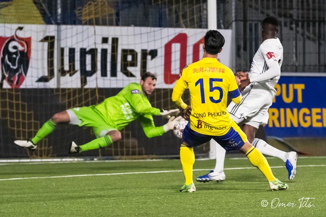 Công Phượng đá chính, U21 Sint-Truidense thảm bại 1-6 ảnh 1