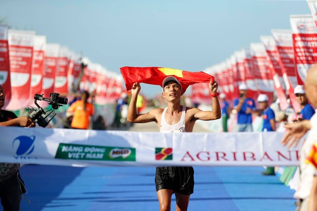 Tiền Phong Marathon 2020: Những ngôi vô địch xứng đáng ảnh 51