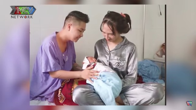 ‘Người đàn ông’ mang bầu đầu tiên tại Việt Nam kể mang thai tự nhiên và sinh con thay vợ ảnh 6