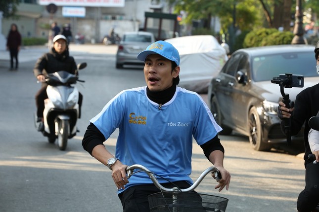 Kiều Minh Tuấn tiết lộ cát-xê thời mới đi làm, phải ăn mì gói của bạn vì dồn tiền giúp em bé mổ tim ảnh 2