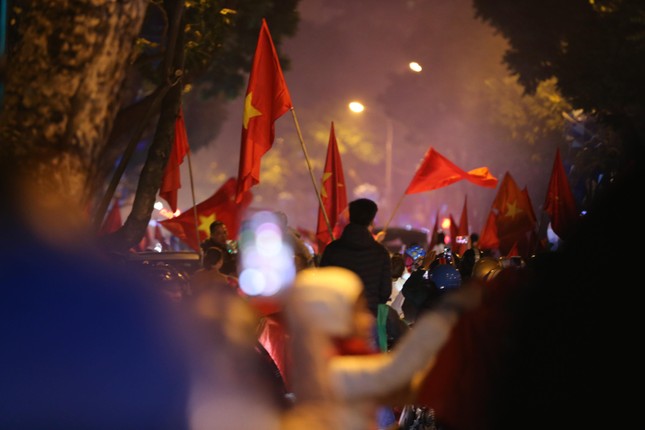 Giây phút thăng hoa của người hâm mộ Thủ đô.