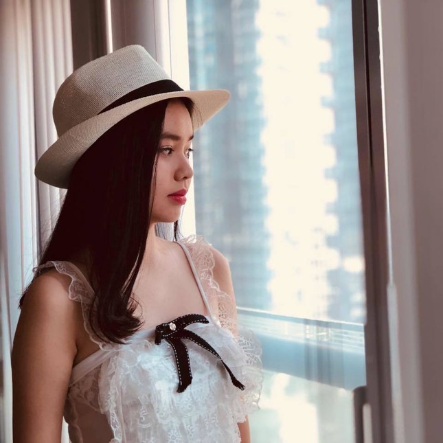 Diễn viên 13 tuổi đóng cảnh lộ ngực trần trong 'Vợ ba' gây tranh cãi ảnh 1