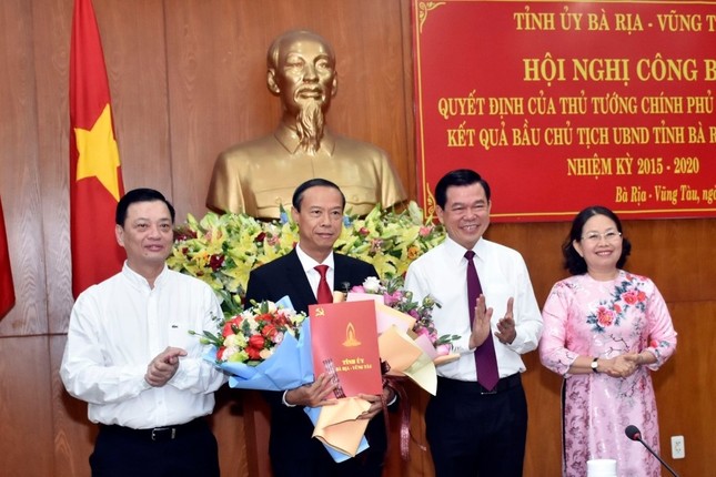 Công bố quyết định của Thủ tướng Chính phủ về công tác cán bộ ảnh 1