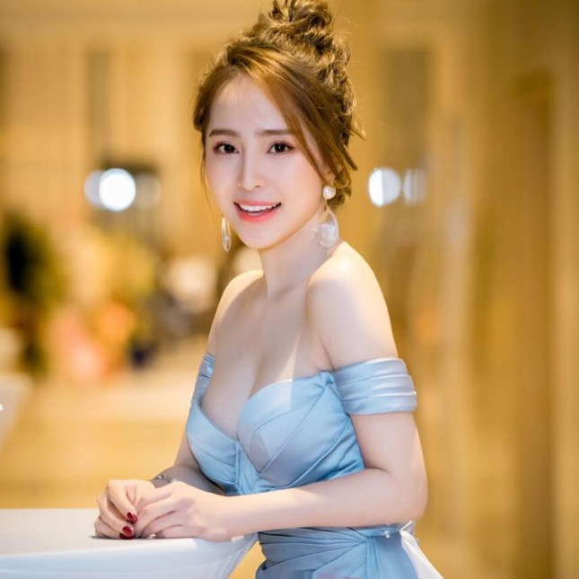 Quỳnh Nga gây 'sốt' với ảnh áo tắm màu nude khoe trọn vòng 3 ảnh 4