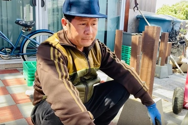 Bằng Kiều làm mộc, làm nông tại nhà ở Mỹ vì COVID-19 ảnh 1