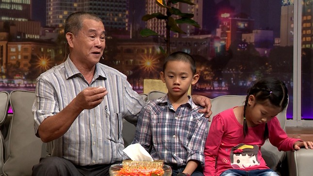 NSND Hồng Vân bật khóc khi nam thương binh vừa làm mẹ, làm cha 103 trẻ mồ côi ảnh 1