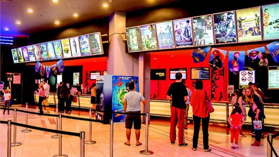 Showbiz 18/5: Ông bầu Hoàng Vũ vẫn giữ thư, tin nhắn tình cảm của Lan Trinh ảnh 5