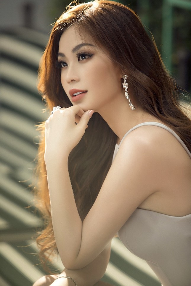 Những sao Việt vẫn đang mắc kẹt ở xứ người vì đại dịch COVID-19 ảnh 5