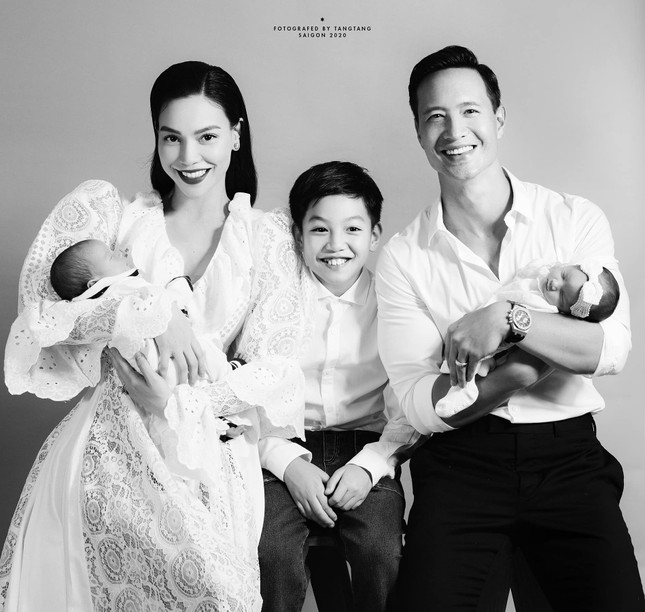 Hồ Ngọc Hà lần đầu khoe ảnh cặp song sinh dễ thương, Kim Lý nói lời yêu ngọt lịm ảnh 1