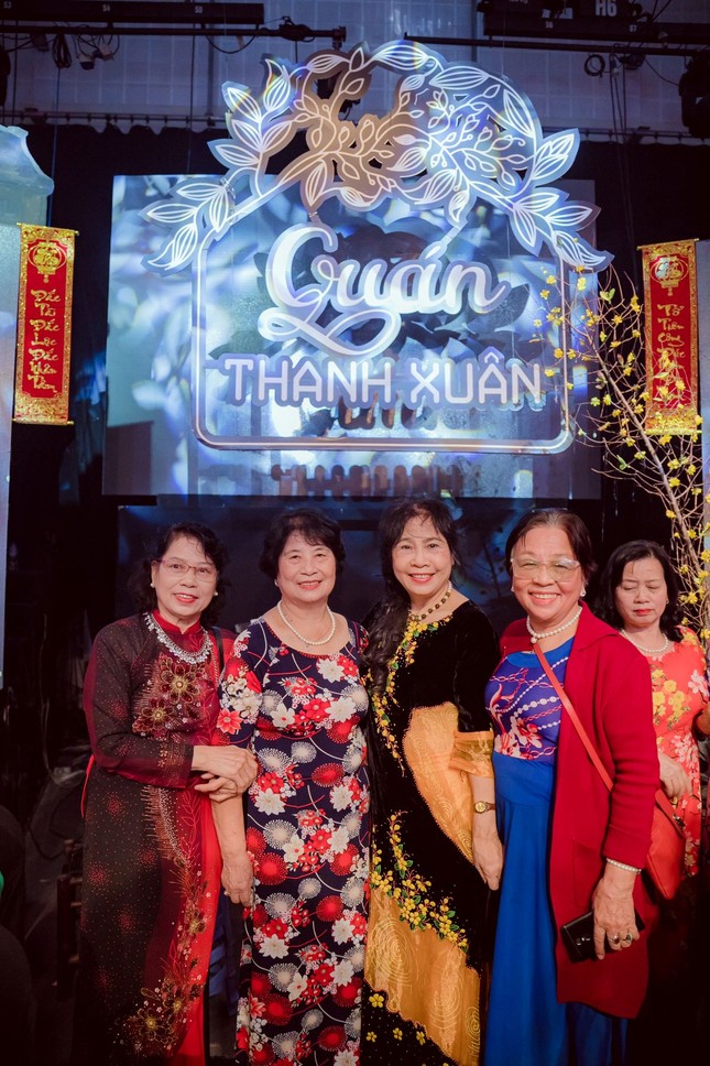 Toàn 'sao bự' kể chuyện ở Quán Thanh Xuân Tết ảnh 2